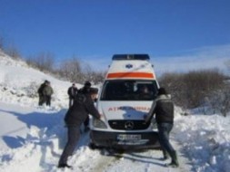 ambulante-blocate-in-zapada