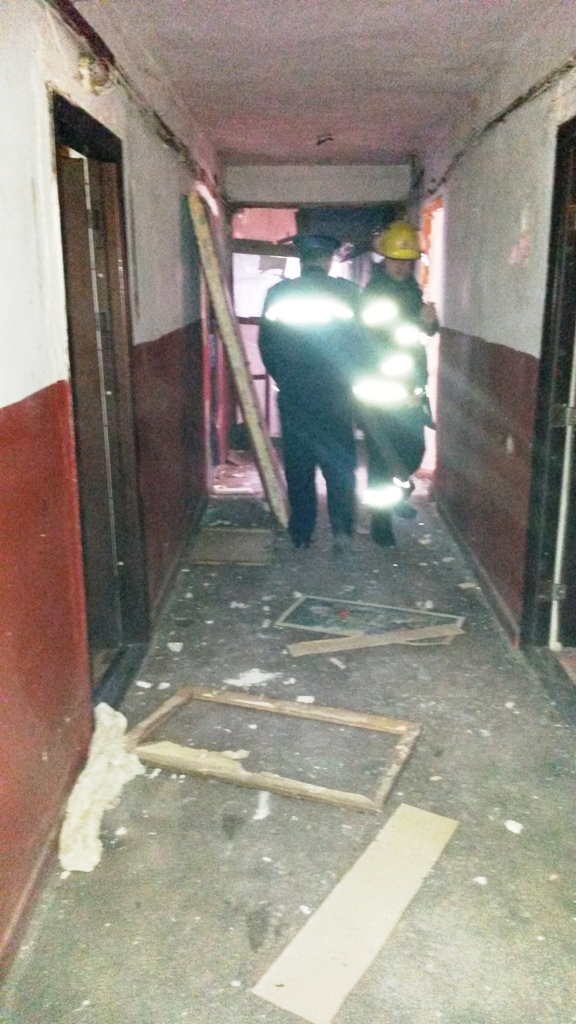 O butelie a explodat la blocul “Turol” din Olteniţa