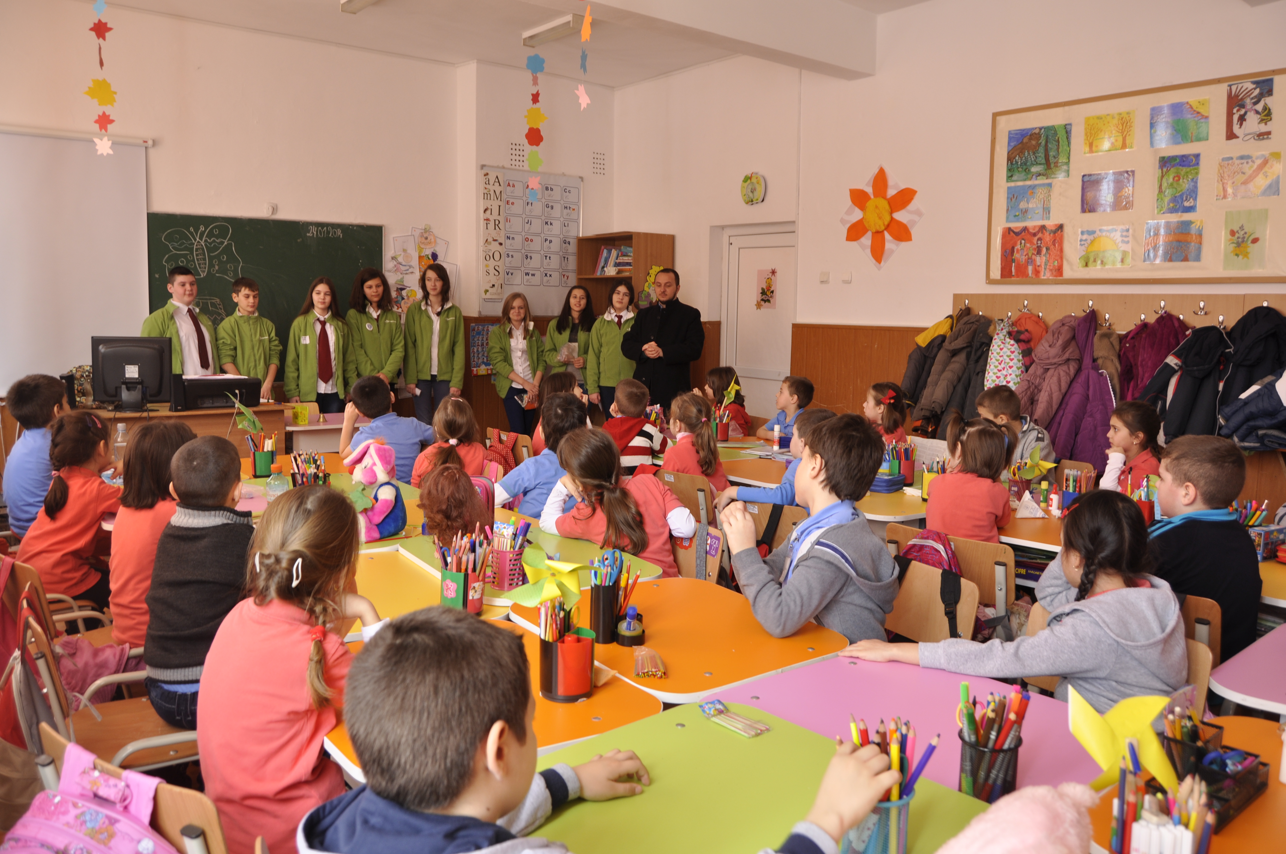 Elevii de la Şcoala „ Mircea Vodă” au fost în campanii de conştientizare în propria ”c(l)asă”