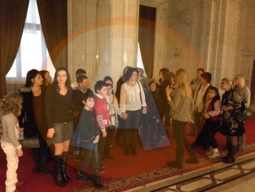 Copiii cu dizabilităţi din Călăraşi au fost invitaţi, de ziua lor, la Palatul Parlamentului