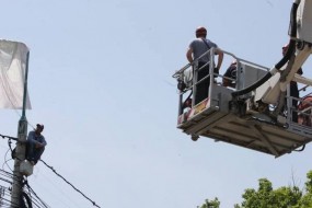 foto barbat pe stalp