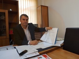 Primarul ne- prezentat proiectele depuse