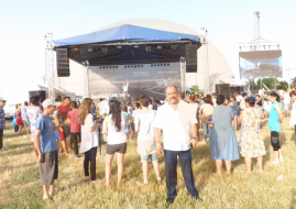 Primarul Gh. Dobre alaturi de cetateni site