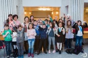 tinere actrite centrul cultural