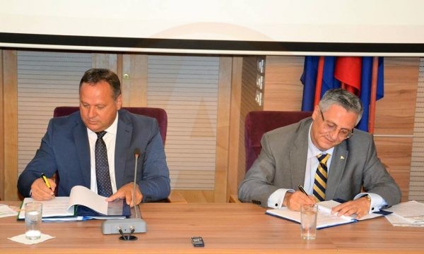 La Călăraşi, a fost semnat primul contract  privind reabilitarea drumurilor judeţene cu fonduri REGIO