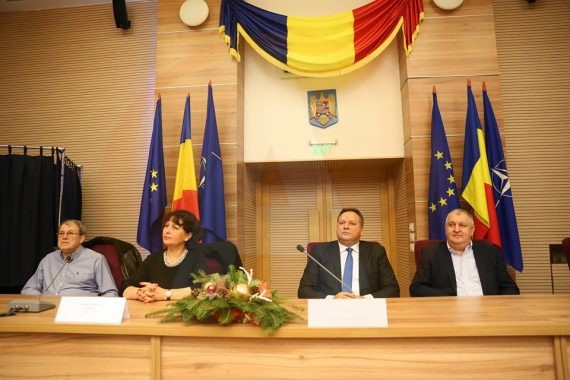 Vasile Iliuţă, preşedintele Consiliului Judeţean, alături de pensionarii călărăşeni şi de beneficiarii CIA Ciocăneşti