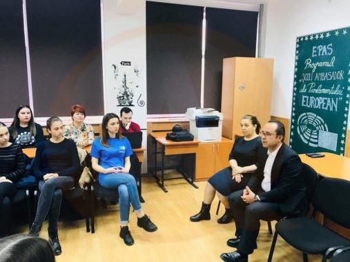 Elevii de la Colegiul „Barbu Ştirbei”,implicaţi în Programul EPAS, au primit vizita europarlamentarului Cristian Buşoi