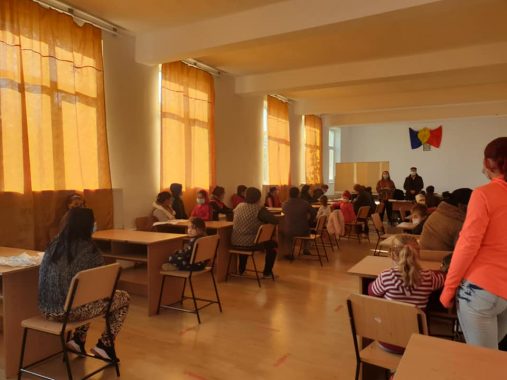 Primarul Aniel Nedelcu Pațurcă a oferit elevilor, din comuna Borcea, dispozitive electronice, pentru școala online