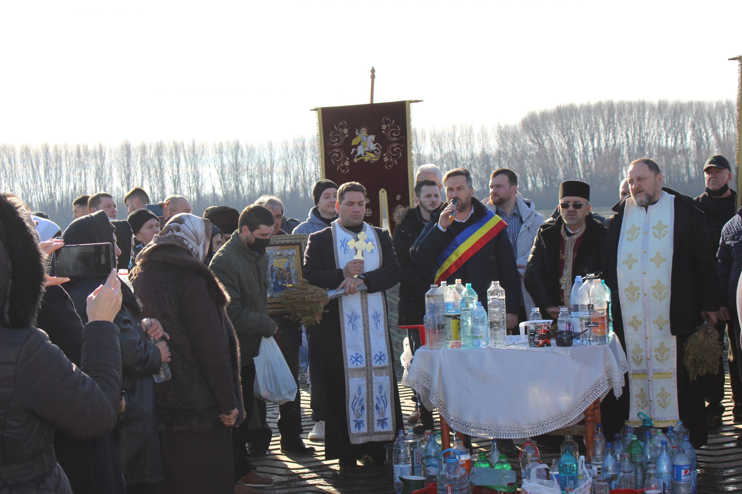 Sute de locuitori ai comunei Borcea au participat la manifestările dedicate zilei de Bobotează
